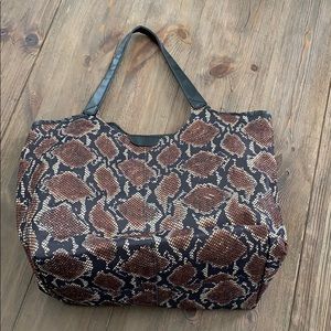 Stylish & Fashionable Bag/Carry-On